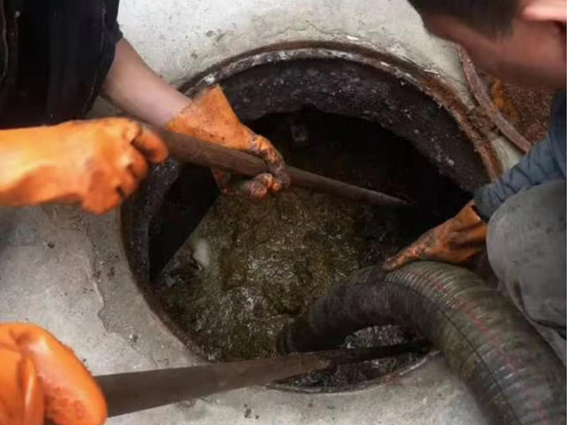 哈尔滨清理化粪池时如何避免沼气的危害?